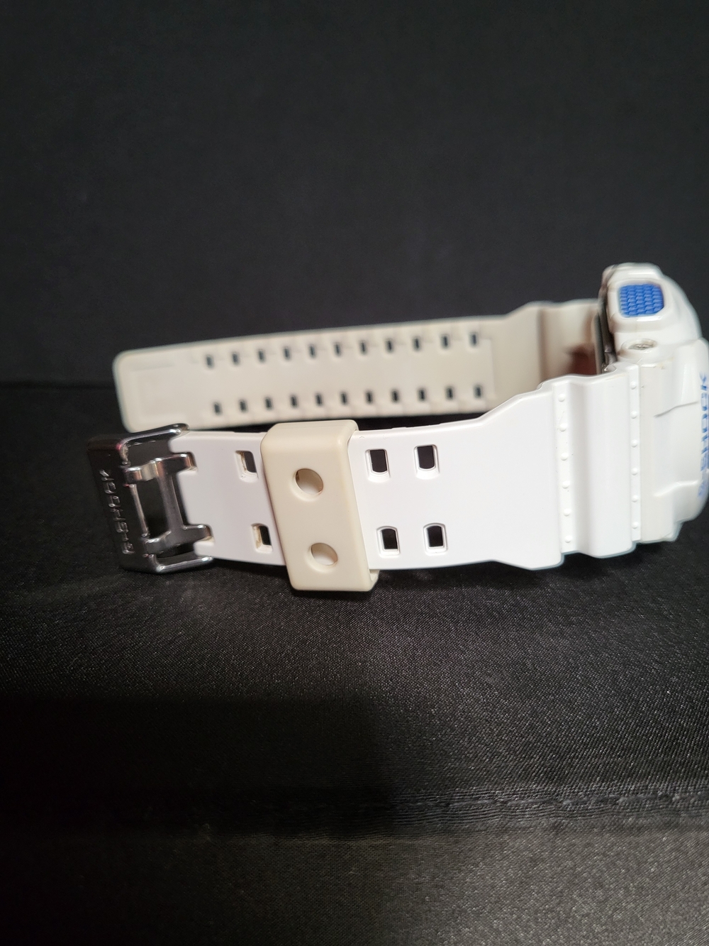 Casio G-Shock GD-100SC White Digital Watch with Yellow Dial - Picture 5 of 8